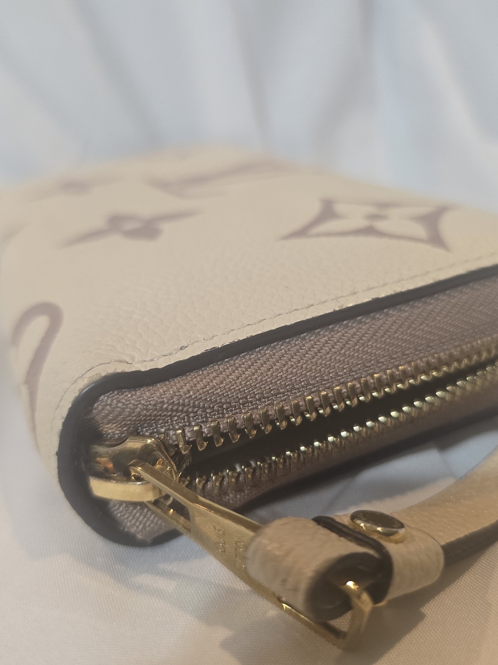 Authentic Louis Vuitton Empreinte Monogram Zippy Wallet - Cream/Tan Microchipped - Picture 9 of 16